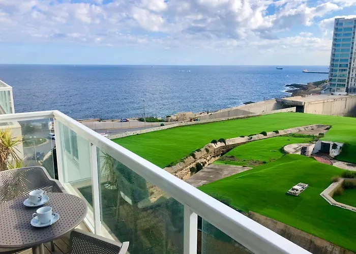 Stylish Seaview Apartment In A Prime Location
