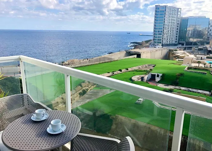 Stylish Seaview Apartment In A Prime Location