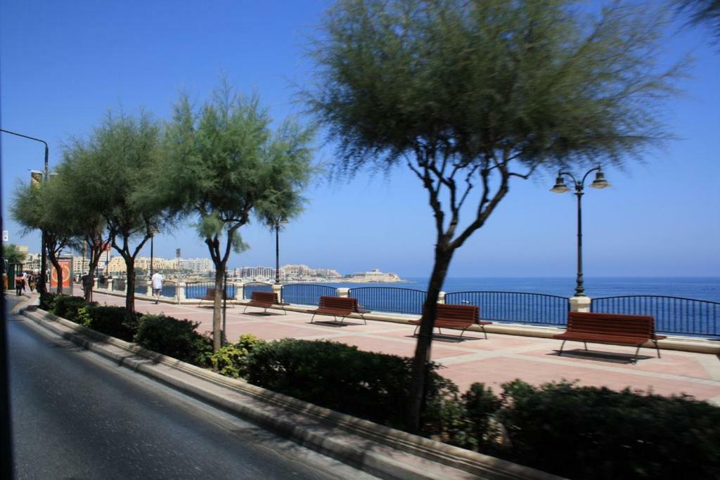 Stylish Seaview In A Prime Location