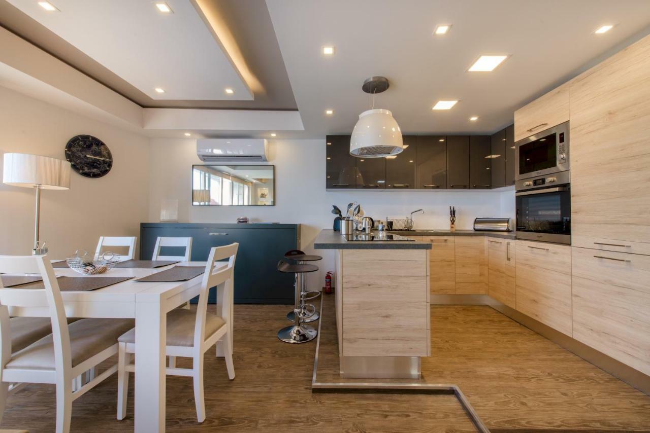 Stylish Seaview In A Prime Location Appartement