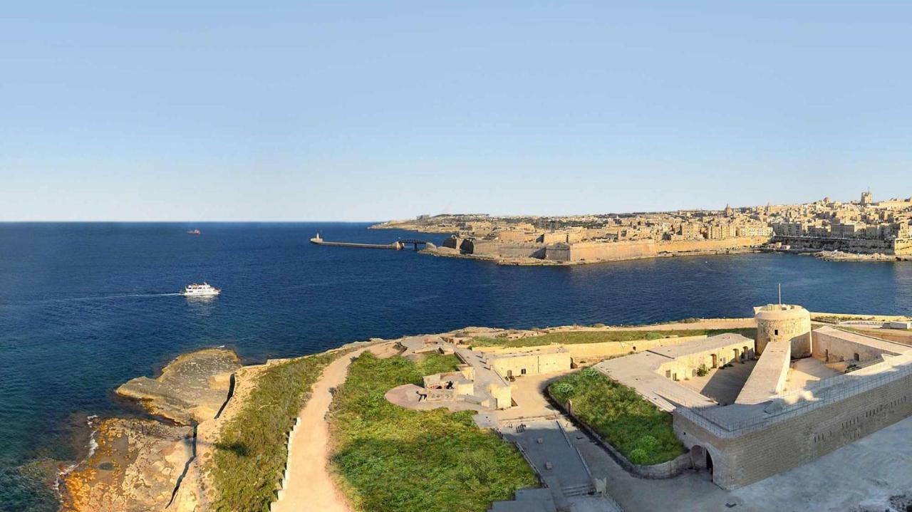 Stylish Seaview In A Prime Location