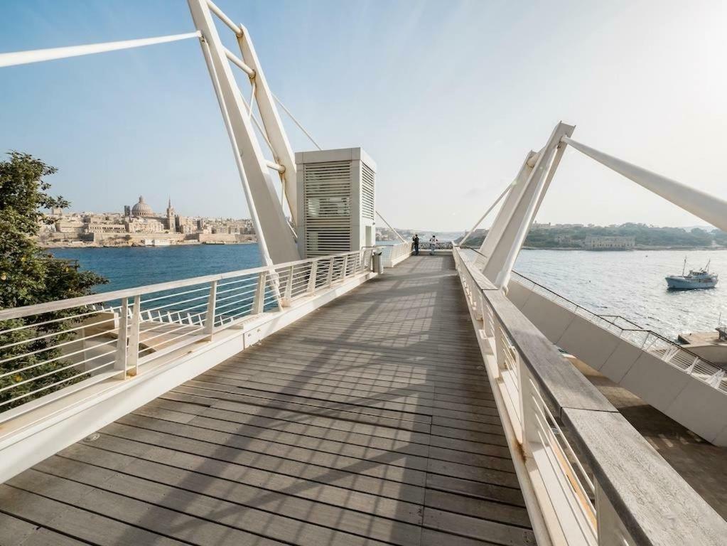 Stylish Seaview In A Prime Location Sliema