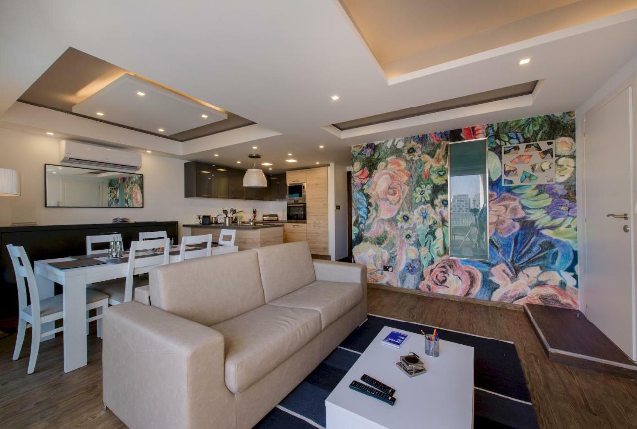 Stylish Seaview In A Prime Location Sliema